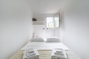 3 bedrooms, iron/ironing board, travel crib, bed sheets - Villa Tiffany T58 by Rentbeat (Rosa Marina (Ostuni))