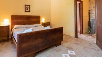 1 bedroom, iron/ironing board, travel cot, WiFi