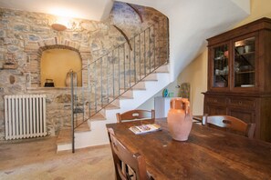 Dining - Zi Dunate by Rentbeat (Abbateggio)