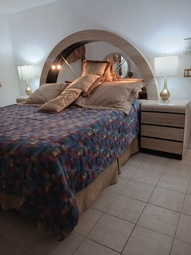  Private 1-BR suit in house with WiFi, AC, living, dining, fridge and microwaive