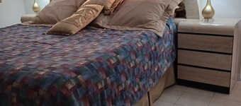  Private 1-BR suit in house with WiFi, AC, living, dining, fridge and microwaive