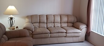  Private 1-BR suit in house with WiFi, AC, living, dining, fridge and microwaive