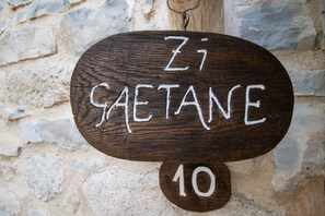 Interior detail - Zi Gaetane by Rentbeat (Abbateggio)