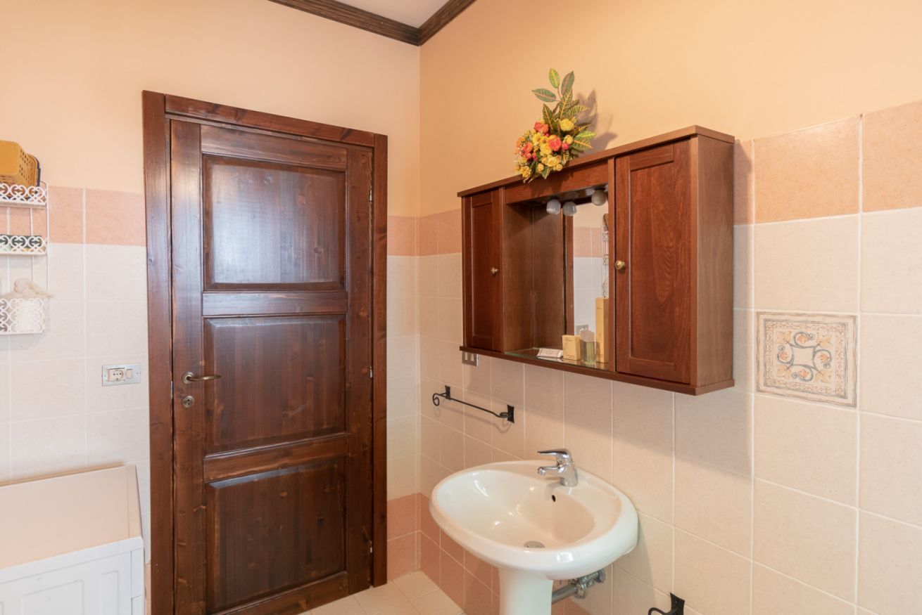 Dusche, Haartrockner, Handtücher, Shampoo