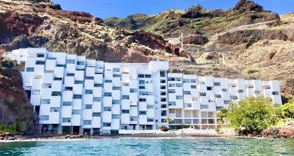 Pambnb - Modern Beachfront Apartment Hideaway