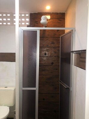 Studio 1 - A Joia de Olinda | Baño | Ducha y toallas