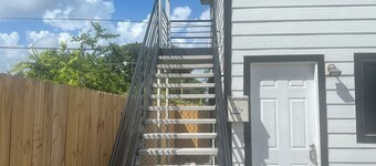 Charming 2-bedroom apartment with WiFi, AC in enchanting Houston. 