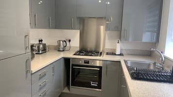 Kühlschrank, Mikrowelle, Ofen, Geschirrspüler