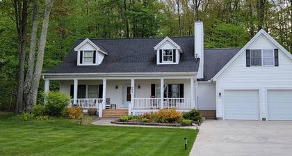 4-bedroom lake house with AC and WiFi in lovely Lake Leelanau, on the Narrows