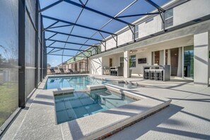 A heated pool - Amazing 15 Suites Mansion/Pool/Spa/Close to Disney (Kissimmee)