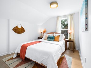 4 bedrooms, iron/ironing board, free WiFi, bed sheets