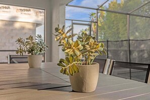 Outdoor dining - Brand New Model Home 5BR Villa/Next to Clubhouse (Davenport)