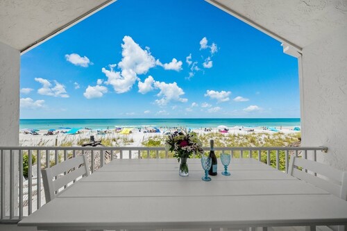 ~ BEACHFRONT PARADISE 2 ~ YES, THAT'S YOUR VIEW! ~ SPECIALS ~