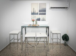 Dining - 3BR Apartment w/ HDTV, 5 mins from Beach, pets OK.  (Río Grande)