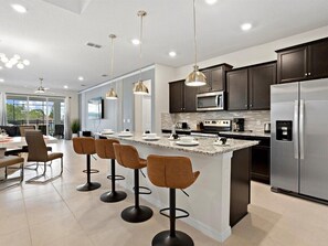 Fridge, microwave, oven, stovetop - Brand New 7BR in Windsor Island (Davenport)