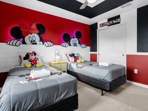 7 bedrooms, iron/ironing board, free WiFi, bed sheets - Amazing Windsor Island 7BR/Pool/Spa/closeTo Disney (Davenport)
