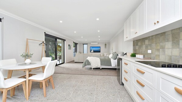 Interior - Anaka Retreat - Charming Holiday Home in Nelson Bay (Nelson Bay)