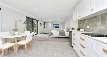 Anaka Retreat - Charming Holiday Home in Nelson Bay