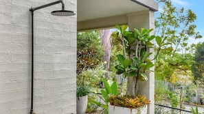 Property grounds - Anaka Retreat - Charming Holiday Home in Nelson Bay (Nelson Bay)