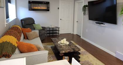 2-bedroom lower suite. 10 mins to downtown, Calgary Zoo, Saddledome & Max Bell