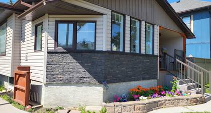 Cozy 2-bedroom lower suite. 10 mins to downtown. Near! Max Bell & Fort Calgary.