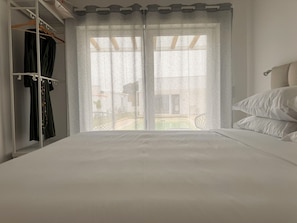 2 bedrooms, iron/ironing board, travel cot, free WiFi