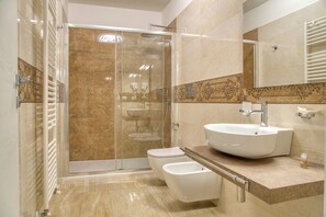 Suite, Gartenblick | Badezimmer
