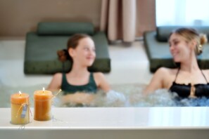 Suite, Garden View | Private spa tub