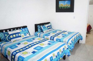 Familieværelse - handicapvenligt - udsigt til have (Alojamiento Vacacional Andy)