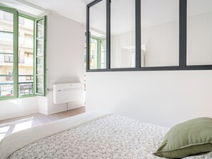 1 chambre, fer et planche à repasser, lit de bébé portatif, Wi-Fi