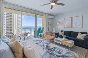 Smart TV - BEACH FRONT SPACIOUS SUDIO Panama City Beach: Resort Pool, Hot Tub, Tiki Bar (Panama City Beach)