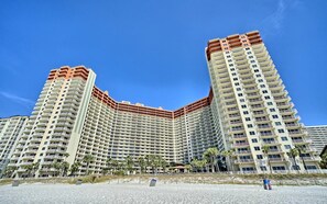Exterior - BEACH FRONT SPACIOUS SUDIO Panama City Beach: Resort Pool, Hot Tub, Tiki Bar (Panama City Beach)