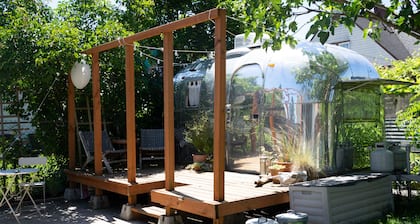 Margaux the Vintage Airstream - Portland's Glamping Garden Oasis