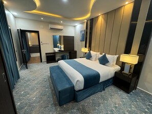 Junior Suite, Mountain View | Hypo-allergenic bedding, pillowtop beds, blackout drapes, soundproofing