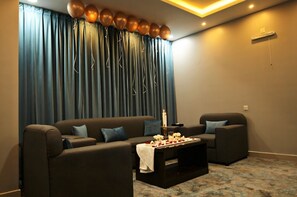 Junior Suite, Mountain View | Hypo-allergenic bedding, pillowtop beds, blackout drapes, soundproofing - فندق فصل الصيف امان المنسك (Abha)
