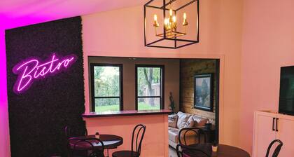 Sprawling 3-bedroom house in delightful Scroggins with WiFi, AC and lakeview