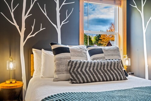 Buck's Den - Snowmobile Trails, Trailer Parking, Near hiking, golfing, Sugarloaf