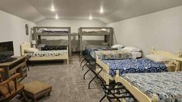 4 bedrooms, free WiFi, bed sheets, wheelchair access