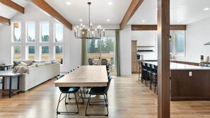 Dining - Brand New 3600 SF 3-Primary Suite Mountain Getaway (McCall)