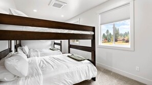 5 bedrooms, iron/ironing board, WiFi, bed sheets - Brand New 3600 SF 3-Primary Suite Mountain Getaway (McCall)