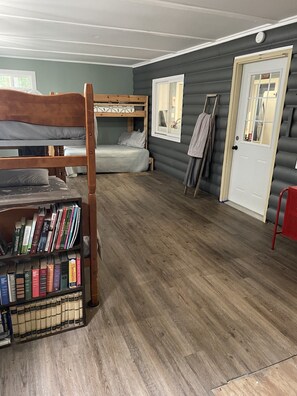 3 bedrooms, bed sheets