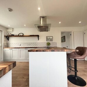 3 bedrooms - Bright 3bed Bungalow Porthlevan (Helston)