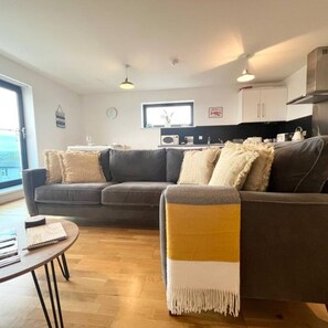 Apartment | 1 bedroom - Newquay Near Beach Town Center Parking (Newquay)