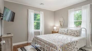 2 多间卧室、办公桌、熨斗/熨衣板、旅行婴儿床