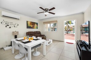 Interior - Pearl 2-bedroom Condo walking to wonderful Eagle Beach (ORANJESTAD)