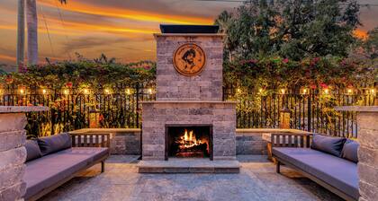 Gaspar's Luxury Estate - Moody & Luxurious Gasparilla-Inspired Mini-Mansion