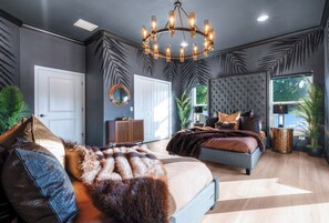 5 soveværelser, pengeskab på værelset, strygejern/strygebræt