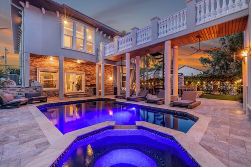 Gaspar's Luxury Estate - Moody & Luxurious Gasparilla-Inspired Mini-Mansion