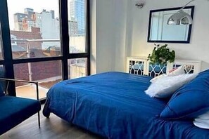 1 dormitorio, tabla de planchar con plancha, wifi y ropa de cama