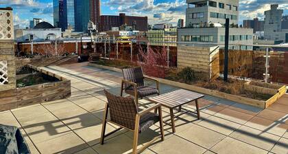 Luxury in Little Italy: 2 bedroom-Private Balcony